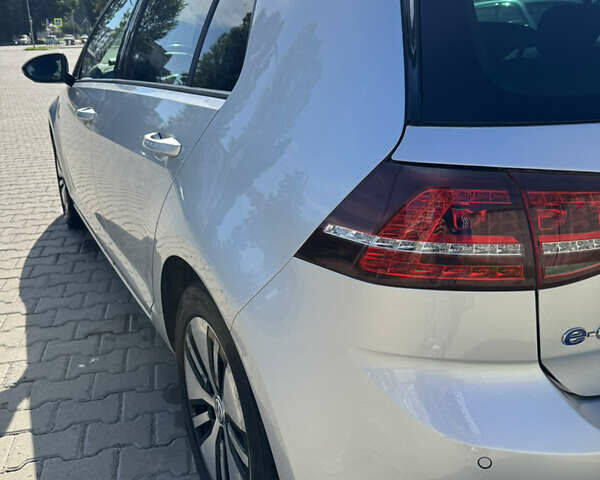 Серый Фольксваген e-Golf, объемом двигателя 0 л и пробегом 167 тыс. км за 8700 $, фото 13 на Automoto.ua