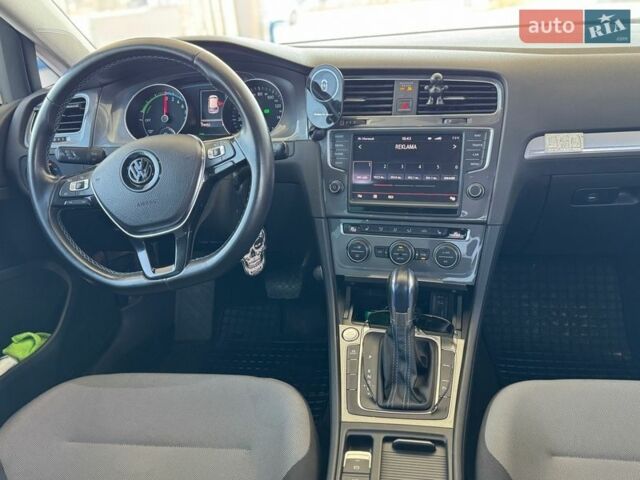 Серый Фольксваген e-Golf, объемом двигателя 0 л и пробегом 177 тыс. км за 7500 $, фото 15 на Automoto.ua