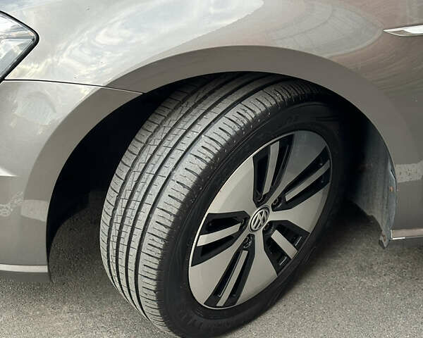 Сірий Фольксваген e-Golf, об'ємом двигуна 0 л та пробігом 122 тис. км за 8500 $, фото 27 на Automoto.ua