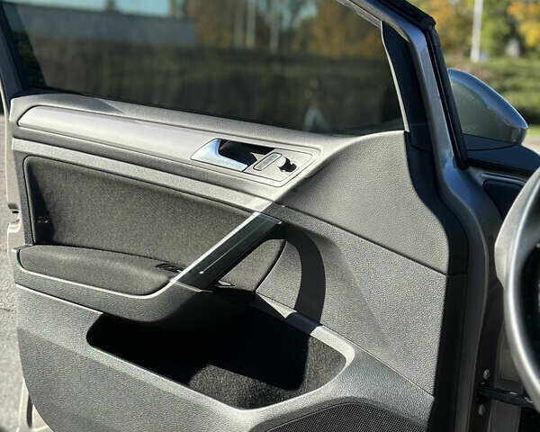 Сірий Фольксваген e-Golf, об'ємом двигуна 0 л та пробігом 122 тис. км за 8500 $, фото 21 на Automoto.ua