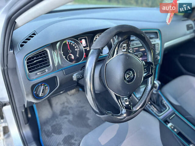 Серый Фольксваген e-Golf, объемом двигателя 0 л и пробегом 162 тыс. км за 8799 $, фото 30 на Automoto.ua