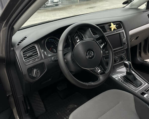 Серый Фольксваген e-Golf, объемом двигателя 0 л и пробегом 195 тыс. км за 7699 $, фото 23 на Automoto.ua