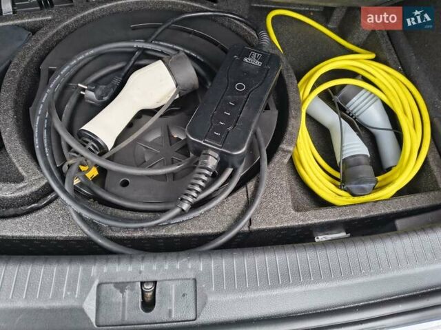 Серый Фольксваген e-Golf, объемом двигателя 0 л и пробегом 99 тыс. км за 10500 $, фото 24 на Automoto.ua