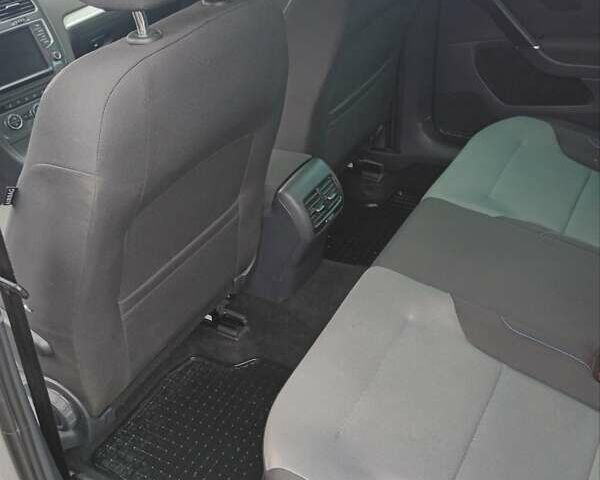 Серый Фольксваген e-Golf, объемом двигателя 0 л и пробегом 130 тыс. км за 9600 $, фото 12 на Automoto.ua