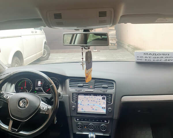 Серый Фольксваген e-Golf, объемом двигателя 0 л и пробегом 133 тыс. км за 9499 $, фото 28 на Automoto.ua