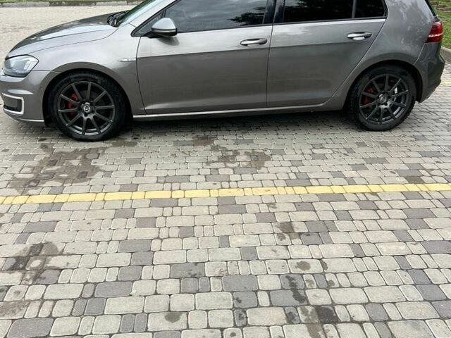 Серый Фольксваген e-Golf, объемом двигателя 0 л и пробегом 135 тыс. км за 10000 $, фото 4 на Automoto.ua