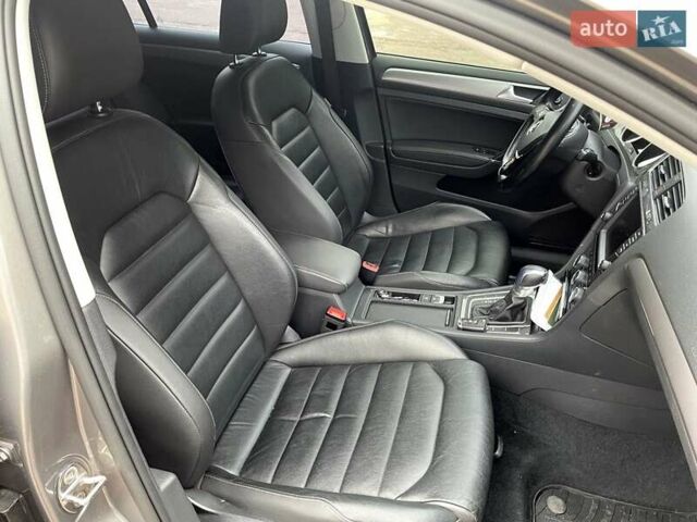 Серый Фольксваген e-Golf, объемом двигателя 0 л и пробегом 122 тыс. км за 10000 $, фото 18 на Automoto.ua