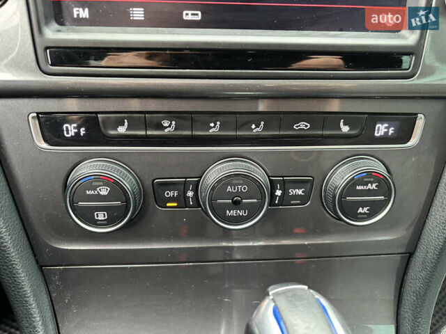 Серый Фольксваген e-Golf, объемом двигателя 0 л и пробегом 162 тыс. км за 8499 $, фото 69 на Automoto.ua