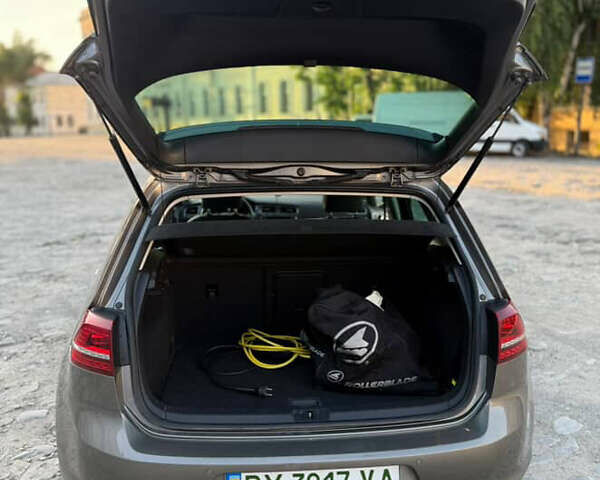 Серый Фольксваген e-Golf, объемом двигателя 0 л и пробегом 210 тыс. км за 7800 $, фото 7 на Automoto.ua
