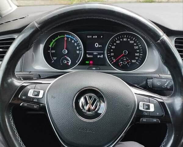 Серый Фольксваген e-Golf, объемом двигателя 0 л и пробегом 130 тыс. км за 8800 $, фото 13 на Automoto.ua