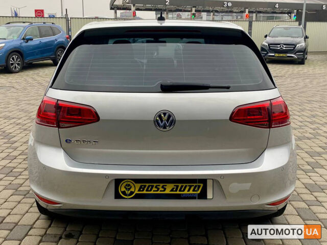 Серый Фольксваген e-Golf, объемом двигателя 24 л и пробегом 97 тыс. км за 14500 $, фото 5 на Automoto.ua