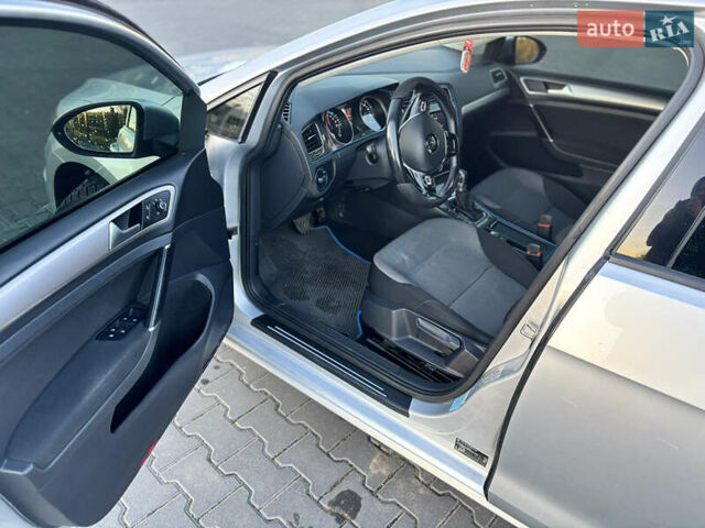 Серый Фольксваген e-Golf, объемом двигателя 0 л и пробегом 162 тыс. км за 8499 $, фото 60 на Automoto.ua