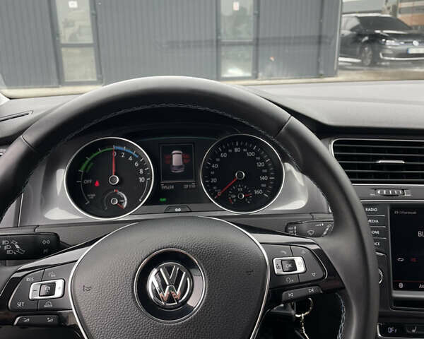 Серый Фольксваген e-Golf, объемом двигателя 0 л и пробегом 195 тыс. км за 7699 $, фото 26 на Automoto.ua