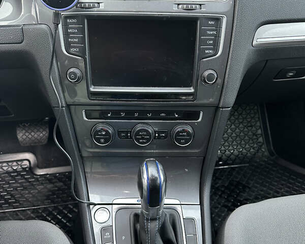 Серый Фольксваген e-Golf, объемом двигателя 0 л и пробегом 103 тыс. км за 8500 $, фото 17 на Automoto.ua