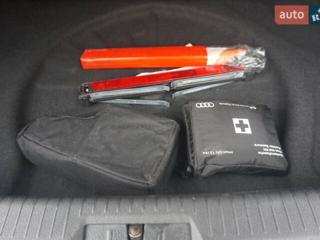 Серый Фольксваген e-Golf, объемом двигателя 0 л и пробегом 96 тыс. км за 8500 $, фото 49 на Automoto.ua