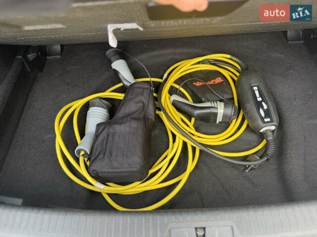 Серый Фольксваген e-Golf, объемом двигателя 0 л и пробегом 99 тыс. км за 9490 $, фото 64 на Automoto.ua
