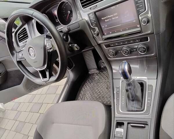 Серый Фольксваген e-Golf, объемом двигателя 0 л и пробегом 135 тыс. км за 8999 $, фото 11 на Automoto.ua
