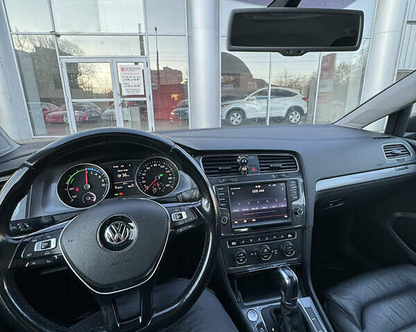 Серый Фольксваген e-Golf, объемом двигателя 0 л и пробегом 180 тыс. км за 9200 $, фото 27 на Automoto.ua