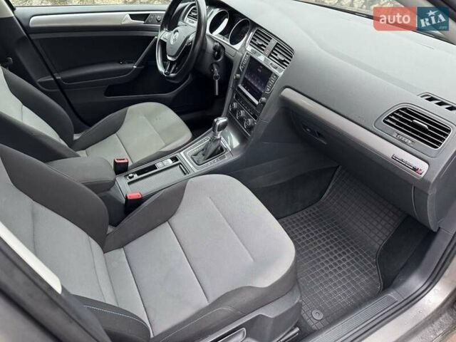 Серый Фольксваген e-Golf, объемом двигателя 0 л и пробегом 90 тыс. км за 8000 $, фото 14 на Automoto.ua