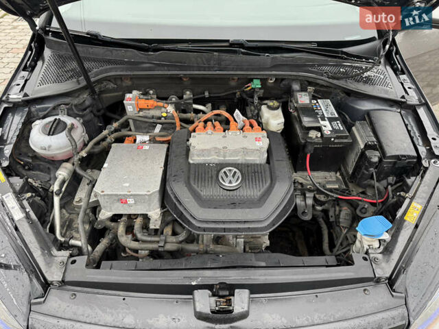 Серый Фольксваген e-Golf, объемом двигателя 0 л и пробегом 136 тыс. км за 7600 $, фото 17 на Automoto.ua