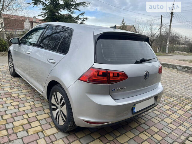 Серый Фольксваген e-Golf, объемом двигателя 0 л и пробегом 93 тыс. км за 10400 $, фото 3 на Automoto.ua