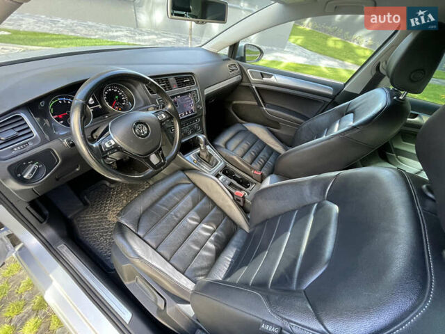 Серый Фольксваген e-Golf, объемом двигателя 0 л и пробегом 98 тыс. км за 8750 $, фото 20 на Automoto.ua