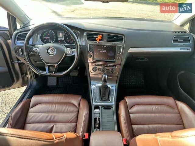 Серый Фольксваген e-Golf, объемом двигателя 0 л и пробегом 131 тыс. км за 8200 $, фото 2 на Automoto.ua