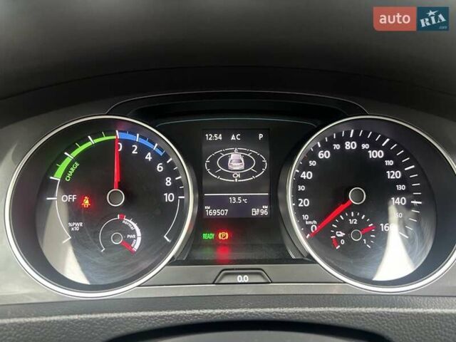 Серый Фольксваген e-Golf, объемом двигателя 0 л и пробегом 169 тыс. км за 7400 $, фото 4 на Automoto.ua