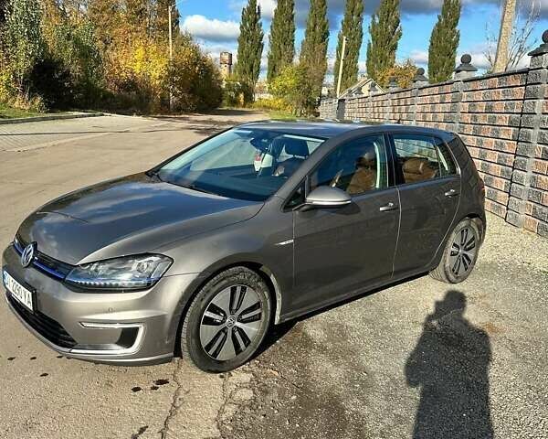 Серый Фольксваген e-Golf, объемом двигателя 0 л и пробегом 131 тыс. км за 8200 $, фото 6 на Automoto.ua