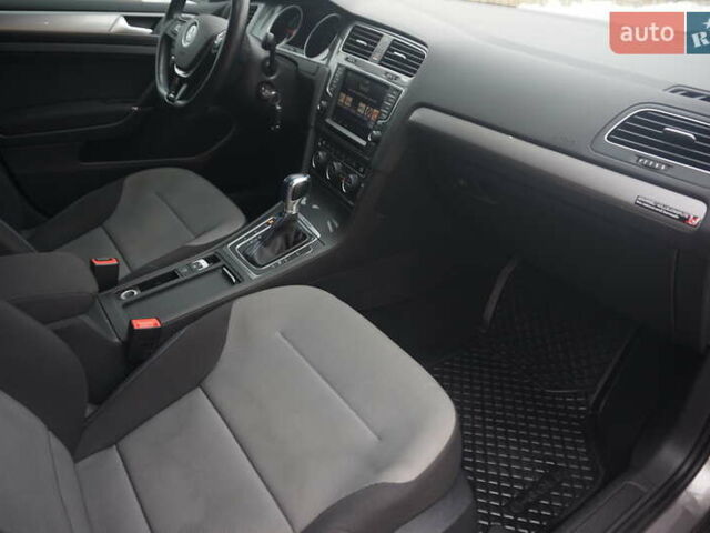 Серый Фольксваген e-Golf, объемом двигателя 0 л и пробегом 96 тыс. км за 8500 $, фото 37 на Automoto.ua