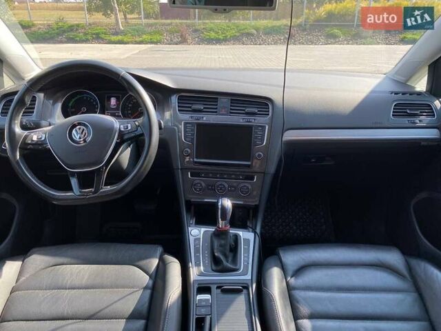 Серый Фольксваген e-Golf, объемом двигателя 0 л и пробегом 81 тыс. км за 13000 $, фото 8 на Automoto.ua