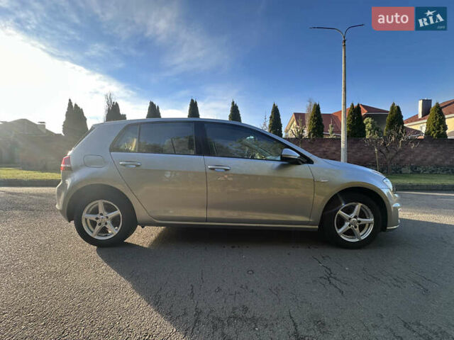 Серый Фольксваген e-Golf, объемом двигателя 0 л и пробегом 60 тыс. км за 9463 $, фото 4 на Automoto.ua