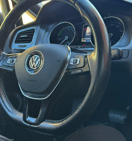 Серый Фольксваген e-Golf, объемом двигателя 0 л и пробегом 133 тыс. км за 8400 $, фото 29 на Automoto.ua