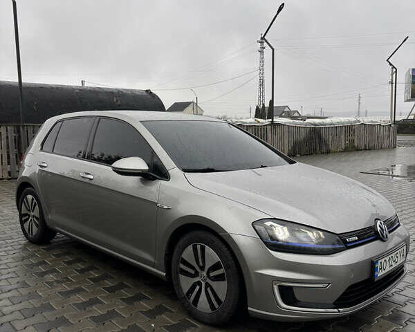 Серый Фольксваген e-Golf, объемом двигателя 0 л и пробегом 129 тыс. км за 10300 $, фото 2 на Automoto.ua