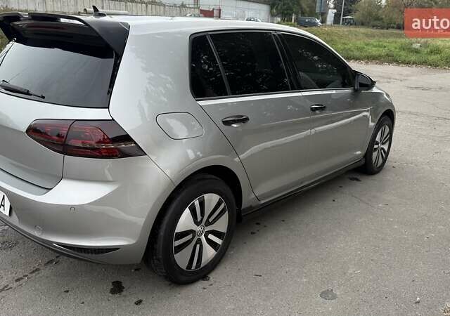 Серый Фольксваген e-Golf, объемом двигателя 0 л и пробегом 135 тыс. км за 10000 $, фото 3 на Automoto.ua
