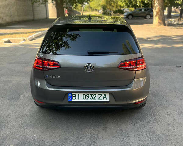 Серый Фольксваген e-Golf, объемом двигателя 0 л и пробегом 160 тыс. км за 11500 $, фото 4 на Automoto.ua