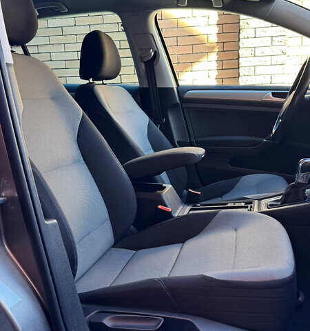 Серый Фольксваген e-Golf, объемом двигателя 0 л и пробегом 133 тыс. км за 8400 $, фото 15 на Automoto.ua