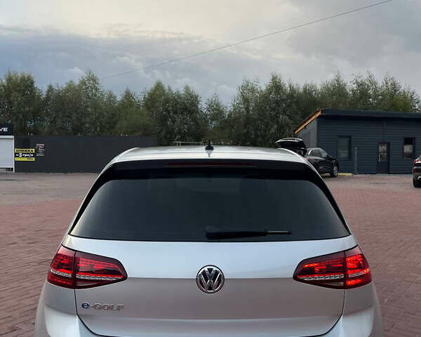 Серый Фольксваген e-Golf, объемом двигателя 0 л и пробегом 130 тыс. км за 8999 $, фото 6 на Automoto.ua
