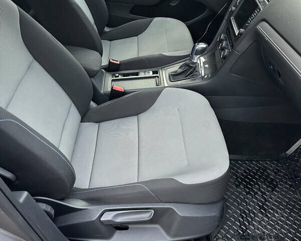 Серый Фольксваген e-Golf, объемом двигателя 0 л и пробегом 103 тыс. км за 8500 $, фото 16 на Automoto.ua