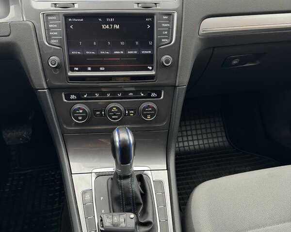 Серый Фольксваген e-Golf, объемом двигателя 0 л и пробегом 136 тыс. км за 7600 $, фото 7 на Automoto.ua