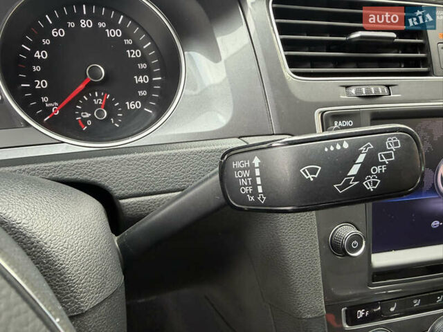 Серый Фольксваген e-Golf, объемом двигателя 0 л и пробегом 99 тыс. км за 9490 $, фото 45 на Automoto.ua