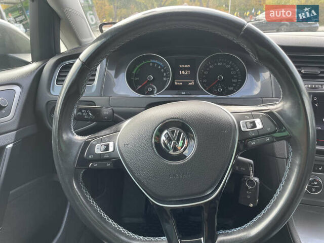 Фольксваген e-Golf 2015 в Кропивницком (Кировограде) на Automoto.ua Серый Фольксваген e-Golf, объемом двигателя 0 л и пробегом 131 тыс. км за 8800 $, фото 11 на Automoto.ua