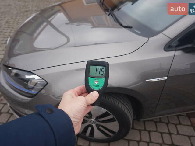 Серый Фольксваген e-Golf, объемом двигателя 0 л и пробегом 96 тыс. км за 8500 $, фото 63 на Automoto.ua
