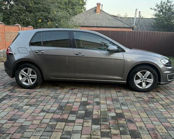 Серый Фольксваген e-Golf, объемом двигателя 0 л и пробегом 160 тыс. км за 9500 $, фото 10 на Automoto.ua