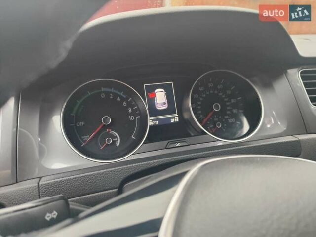 Серый Фольксваген e-Golf, объемом двигателя 0 л и пробегом 99 тыс. км за 10000 $, фото 4 на Automoto.ua