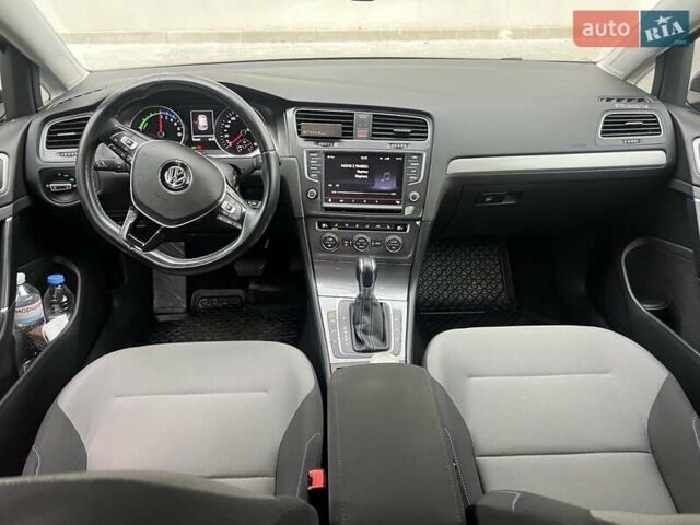 Серый Фольксваген e-Golf, объемом двигателя 0 л и пробегом 169 тыс. км за 7400 $, фото 5 на Automoto.ua