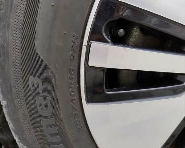 Серый Фольксваген e-Golf, объемом двигателя 0 л и пробегом 135 тыс. км за 8999 $, фото 13 на Automoto.ua