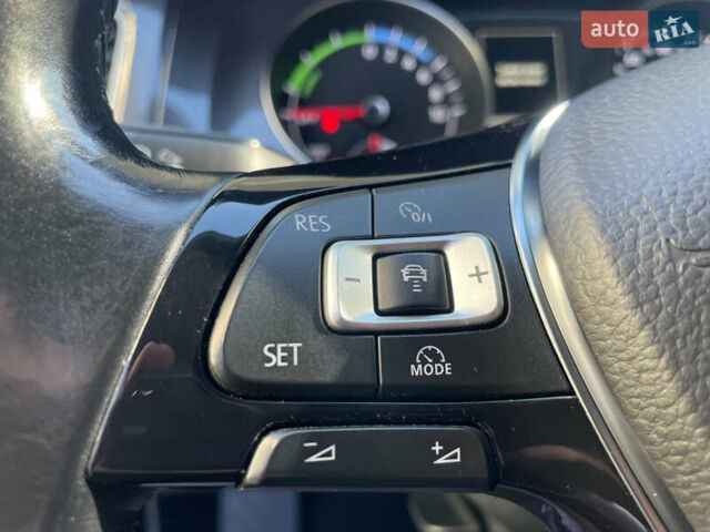 Серый Фольксваген e-Golf, объемом двигателя 0 л и пробегом 98 тыс. км за 8775 $, фото 43 на Automoto.ua