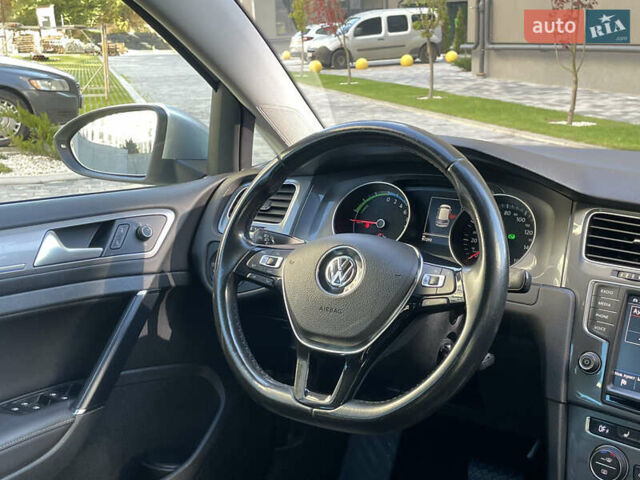 Серый Фольксваген e-Golf, объемом двигателя 0 л и пробегом 98 тыс. км за 8775 $, фото 34 на Automoto.ua