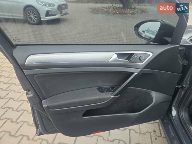 Серый Фольксваген e-Golf, объемом двигателя 0 л и пробегом 170 тыс. км за 7800 $, фото 32 на Automoto.ua